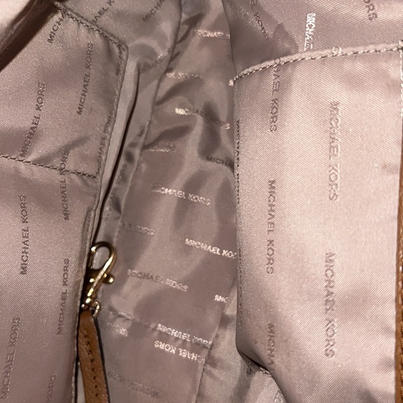 Michael Kors - “Lydia” hobo in Acorn/ soft tan/brown Questions just ask - Picture 8 of 13